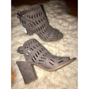 ✨NWT✨ Grey Cutout Peep Toe Booties